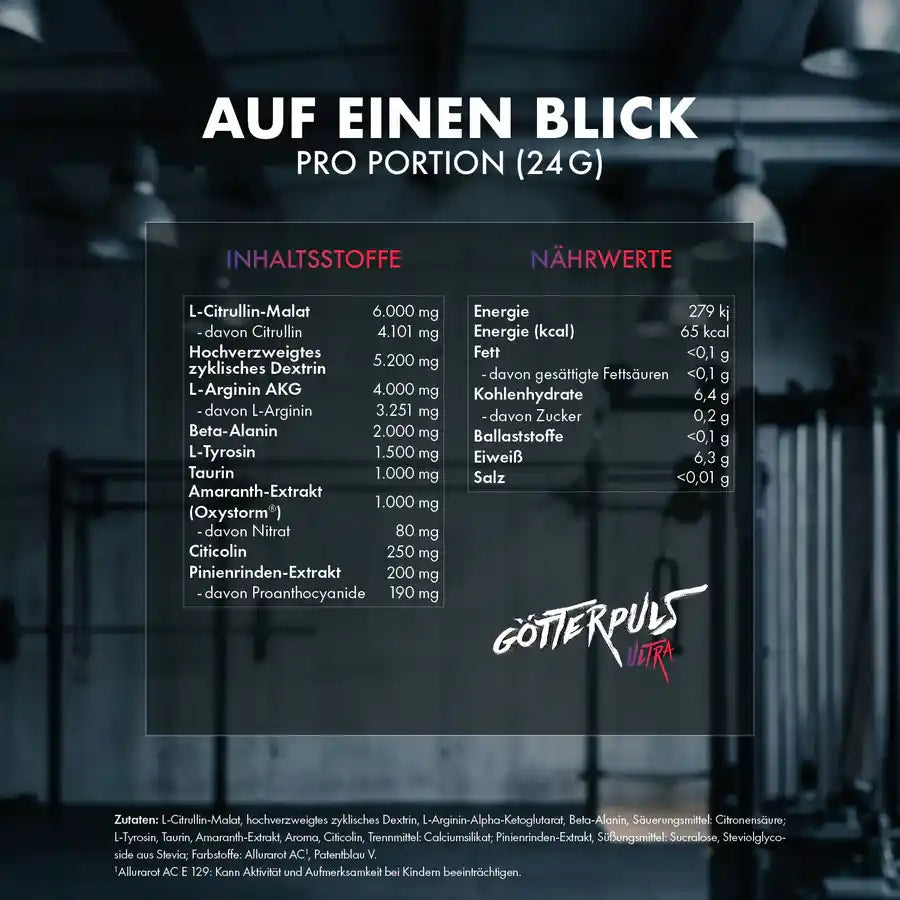 Nährstofftabelle und Inhaltsstoffe von Götterpuls Ultra Booster mit Angaben zu Vitaminen, Aminosäuren und Nährwerten auf dunklem Hintergrund in Fitnessstudio-Optik.