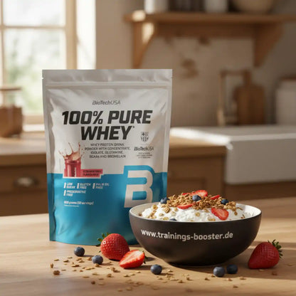 BioTechUSA 100% Pure Whey Protein Pulver mit Erdbeeren und Joghurt, glutenfrei, ideal für Sportler und Fitness