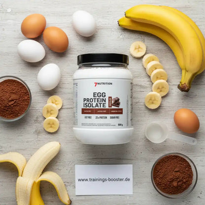 Eiweißpulver Isolat mit Bananen, Eiern und Kakao für Sport und Fitness