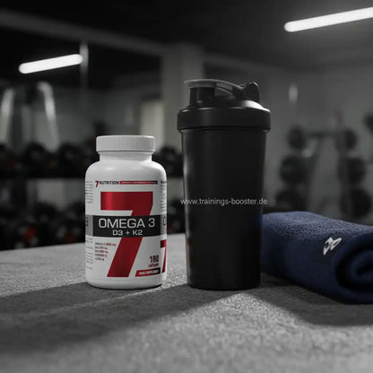 Omega-3 D3+K2 Nahrungsergänzungsmittel mit Shaker im Fitnessstudio