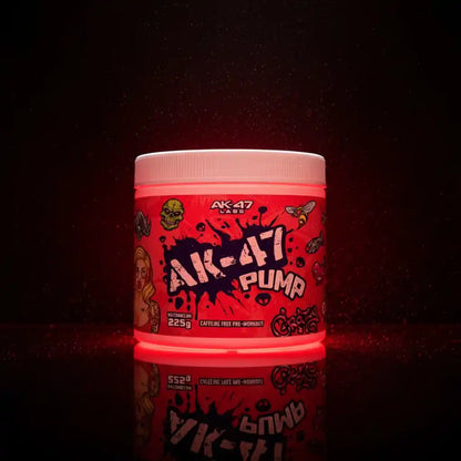 AK-47 Pump Pre-Workout Booster, koffeinfrei, 225g, leuchtend rot mit grafischem Design