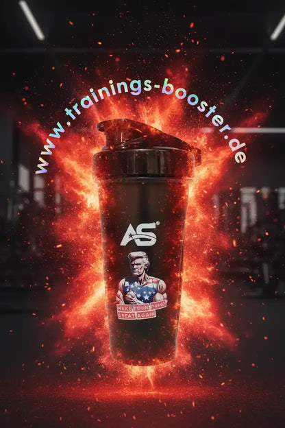 AS Shaker mit 'Make Your Pump Great Again' Aufdruck, umgeben von Feuer-Effekt im Fitness-Studio
