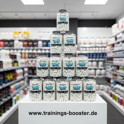 BCAA 1000 Kapseln in Pyramidenform im Sportnahrungsgeschäft, ideal für Muskelaufbau und Training