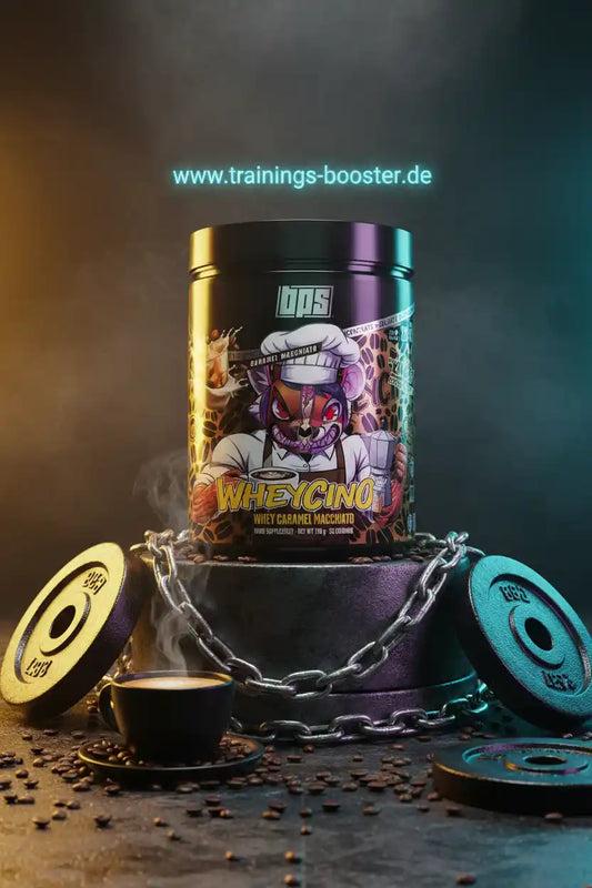BPS Pharma WheyChino Whey Protein Caramel Macchiato Dose mit Hantelscheiben und Kaffeetasse