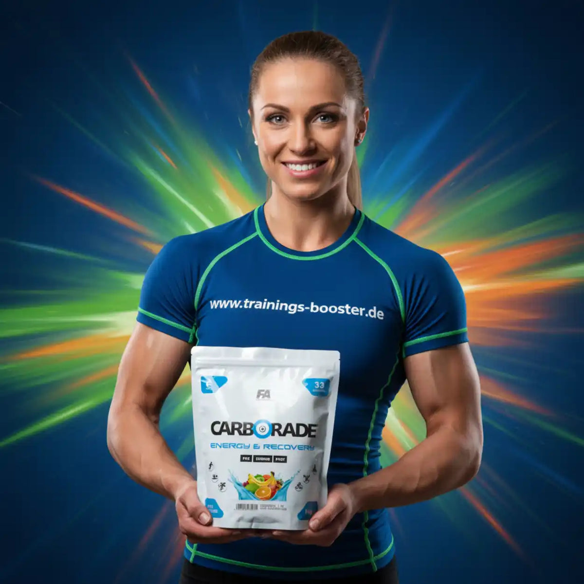 Muskulöse Frau hält eine Packung FA Nutrition Carborade Kohlenhydrat Pulver.