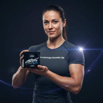 Frau hält Götterpuls Hydro Booster – Sportnahrung für Training & Fitness
