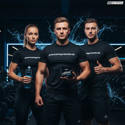 Muskeltrainings-Booster mit Sportlern im Fitnessstudio, Wasserflasche und Energieprodukt