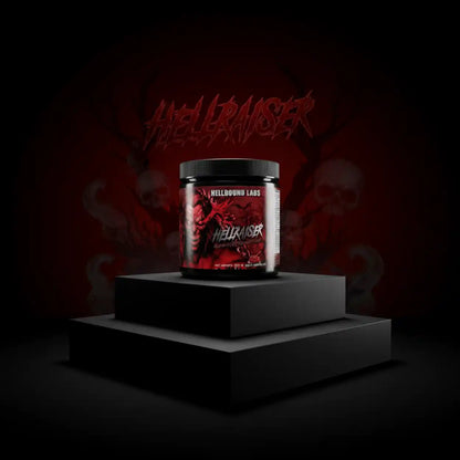 Hellraiser Pre-Workout Pulver Dose von Hellbound Labs, rot-schwarzes Design auf Podest, düsterer Hintergrund mit Totenköpfen