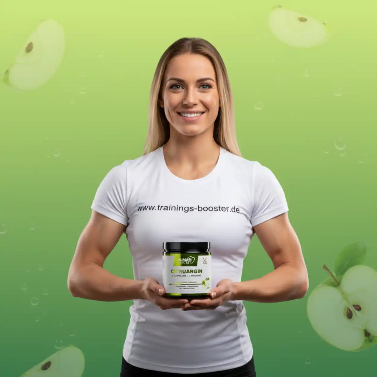 Sportliche Frau hält eine Dose Citruargin Nahrungsergänzungsmittel vor grünem Hintergrund