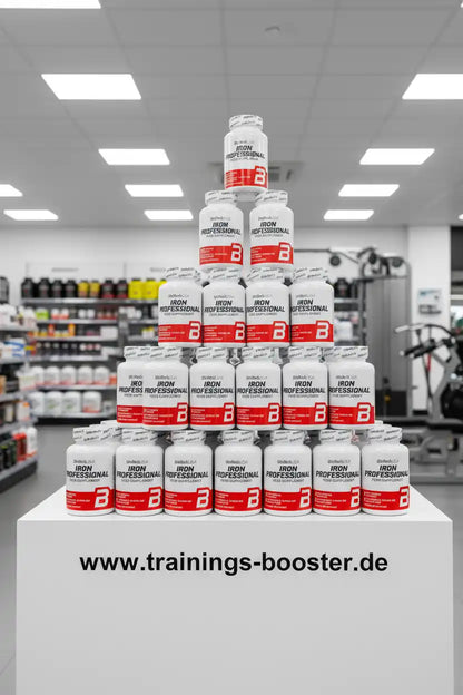 Pyramide aus Iron Professional Nahrungsergänzungsmitteln im Fitnessshop