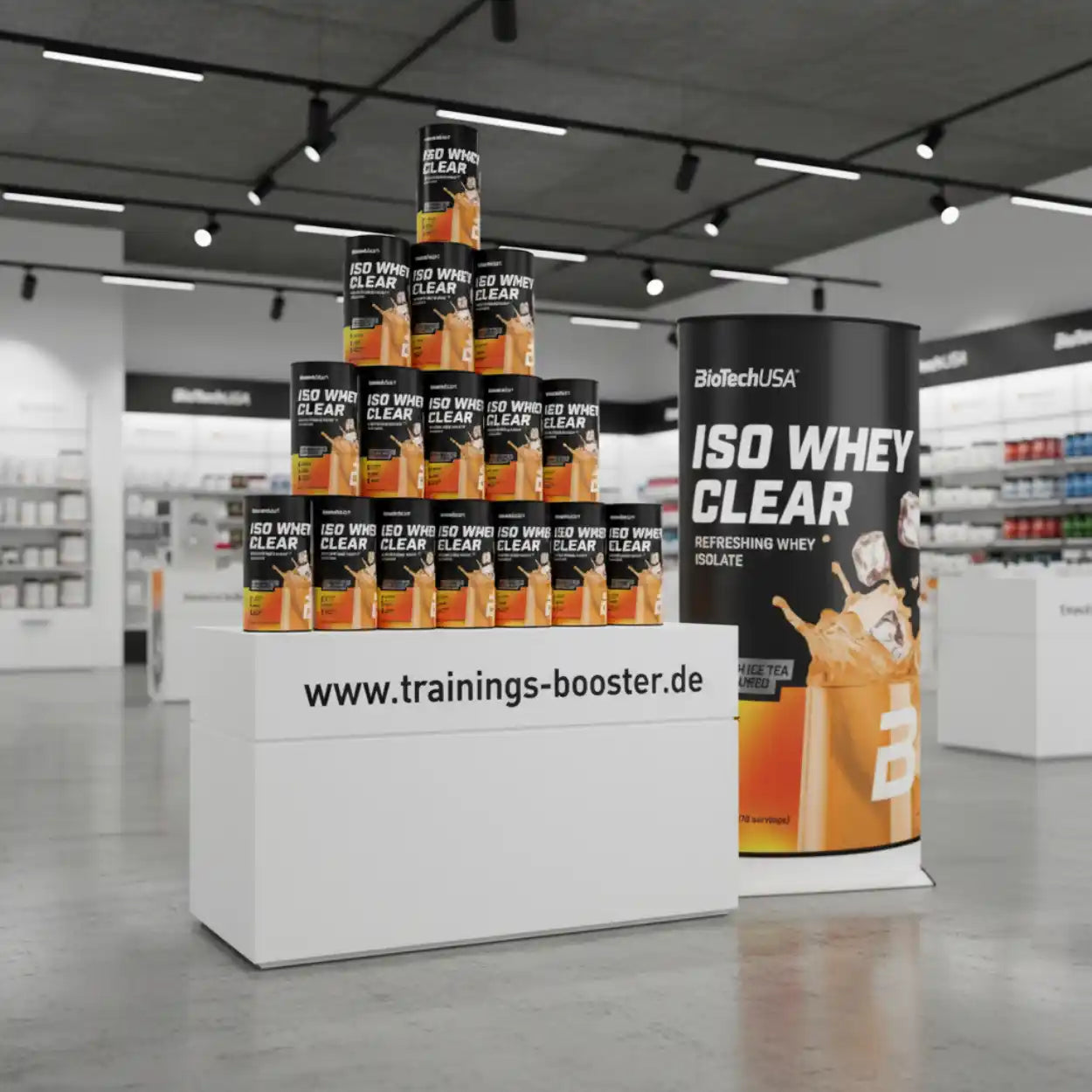 BioTechUSA ISO Whey Clear Dosen im Fitnessshop, Proteinpulver Produktdisplay