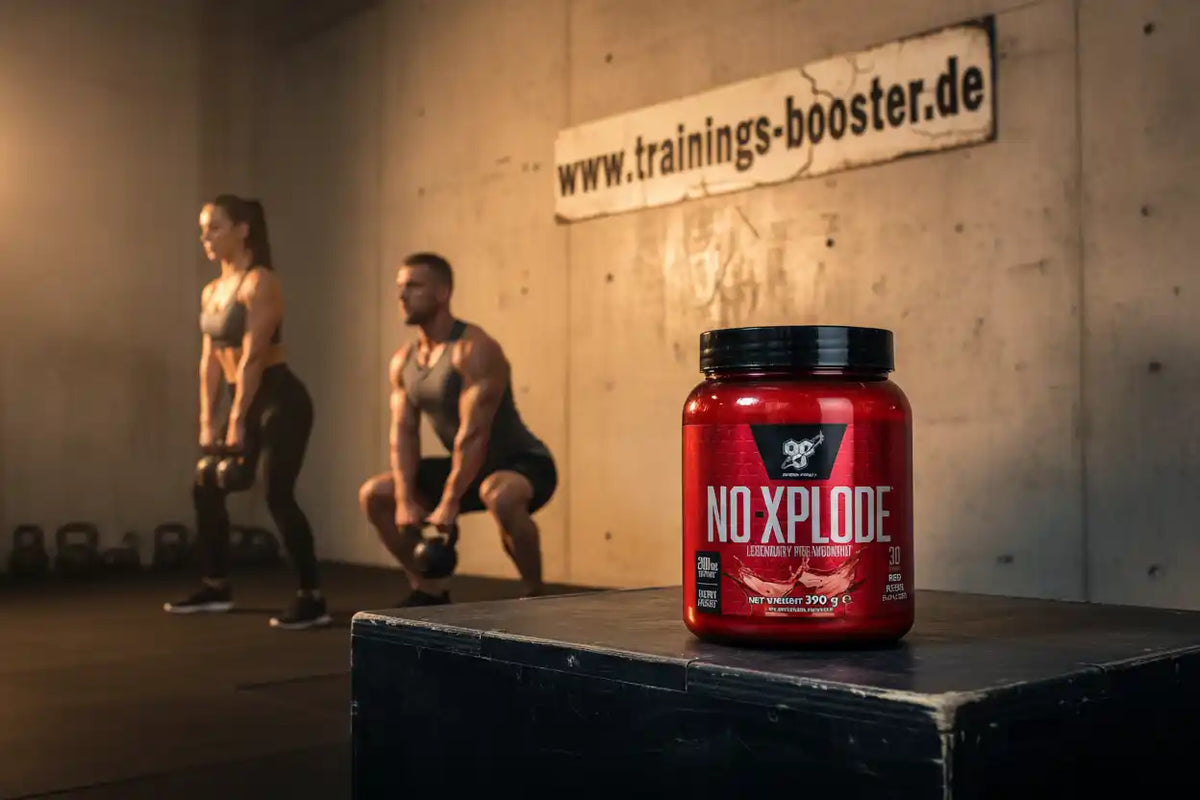 BSN Nutrition N.O. XPLODE Pre-Workout Booster Dose vor Sportlern im Fitnessstudio