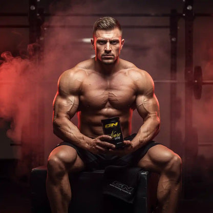Muskulöser Athlet mit GN Nährstoff-Booster im Fitnessstudio, ideal für Training und Muskelaufbau