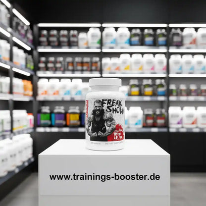 Freak Show Trainingsbooster in moderner Supplement-Shop-Auslage