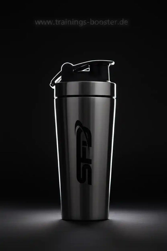 Stilvoller Shaker für Sportnahrung und Booster mit SFD-Logo auf schwarzem Hintergrund