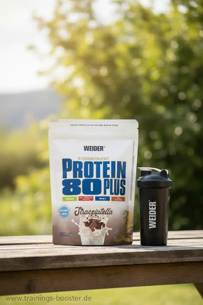 Weider Protein 80 Plus Stracciatella mit Shaker im Freien – ideal für Sportnahrung & Training