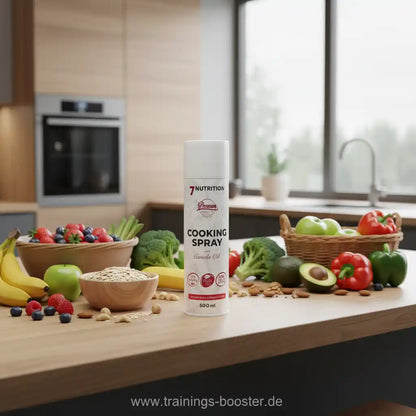 7Nutrition Cooking Spray mit Rapsöl, umgeben von frischem Obst und Gemüse in einer modernen Küche